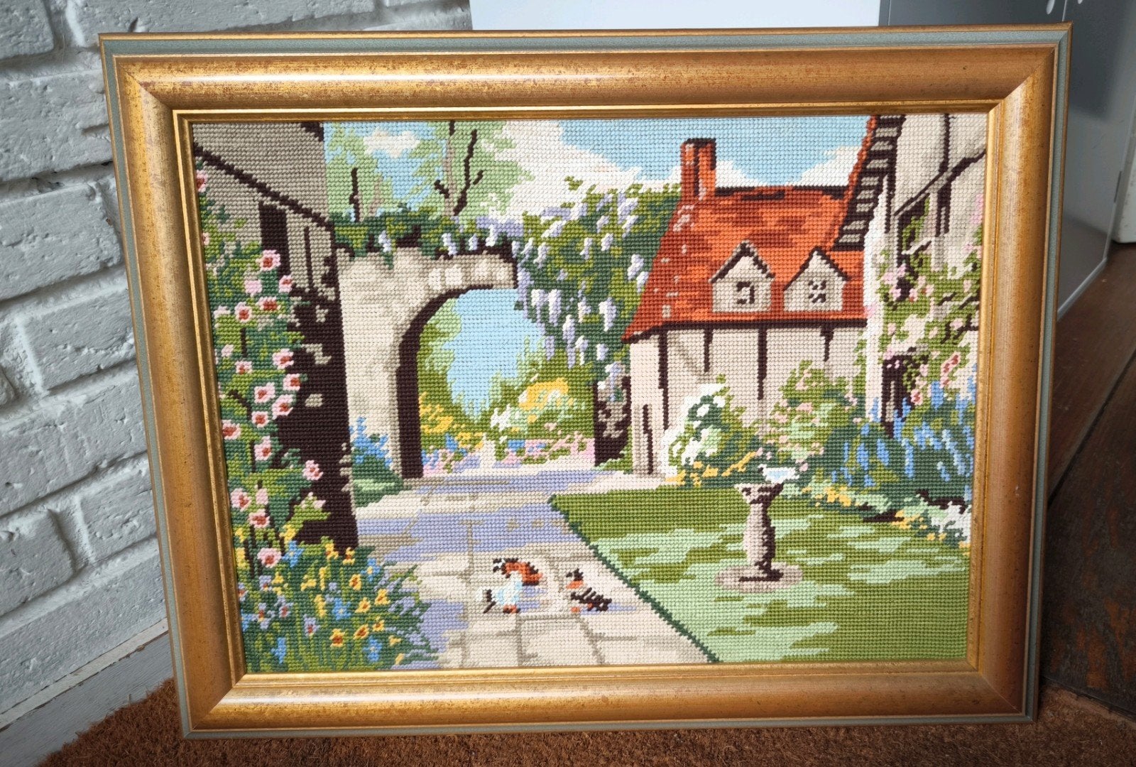 Borduurschilderij landelijk landschap in gouden lijst, Ophalen of Verzenden, Zo goed als nieuw