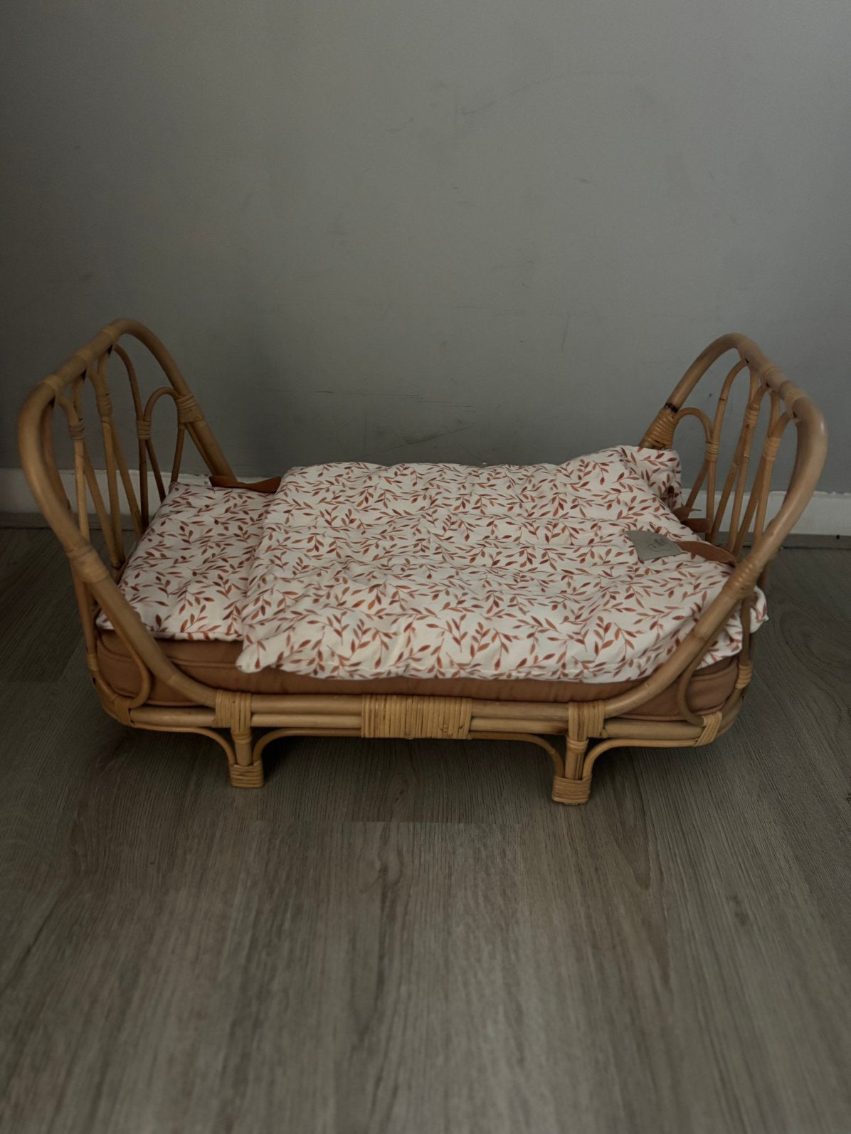 Poppie Toys Rotan Poppenbedje incl. Matras, Kussen, Dekentje, Ophalen of Verzenden, Zo goed als nieuw, Babypop