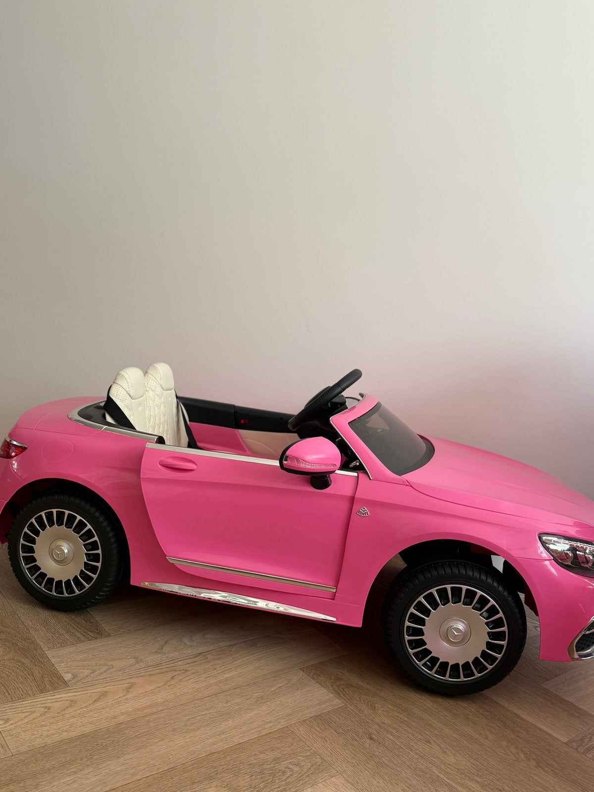 Roze Mercedes-Benz elektrische kinderauto, Ophalen, Zo goed als nieuw