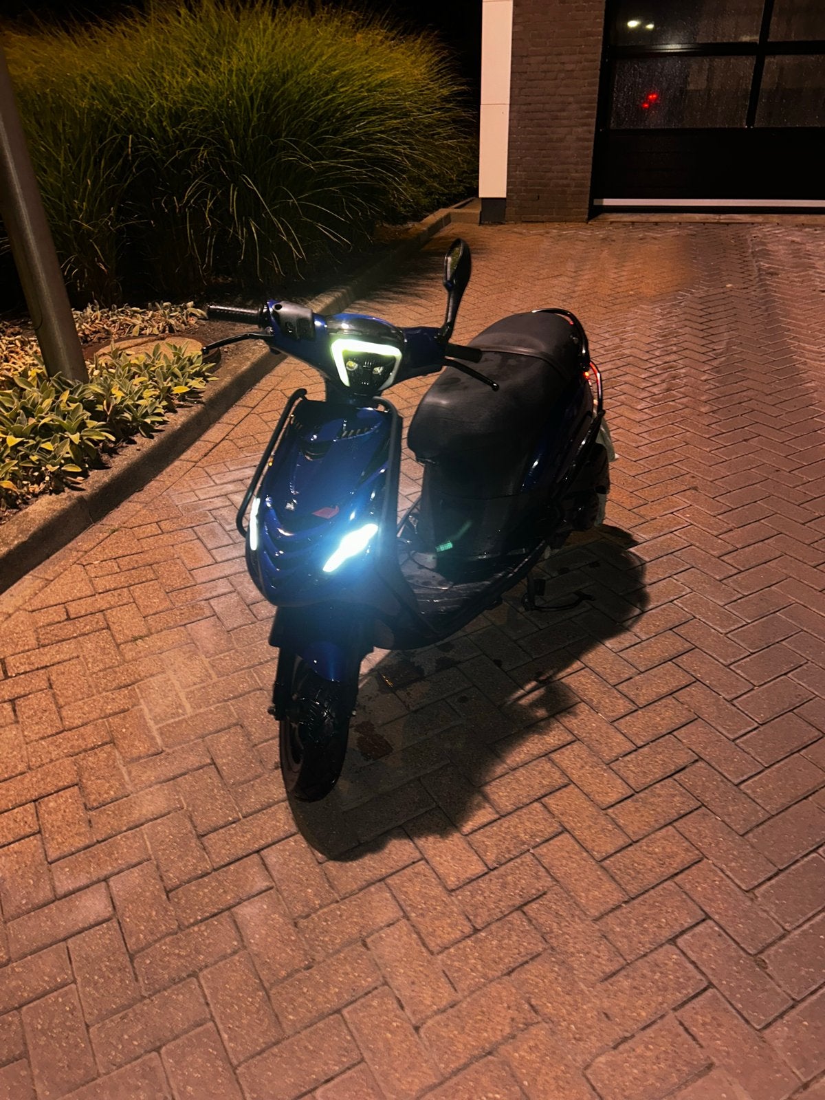Piaggio Zip Scooter - Blauw met Akrapovic uitlaat, Fietsen en Brommers, Scooters | Piaggio, Gebruikt, Zip, Maximaal 45 km/u, Benzine