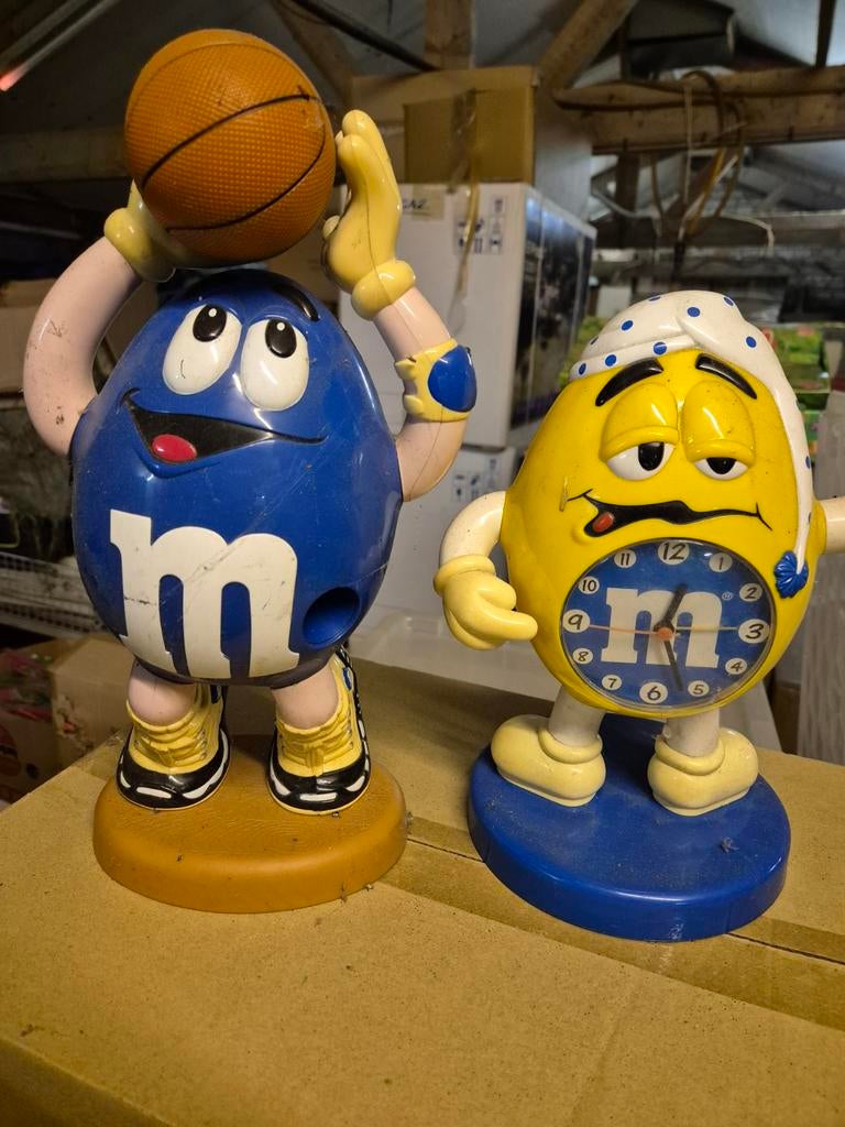 Te koop 2 m & m figuren., Ophalen
