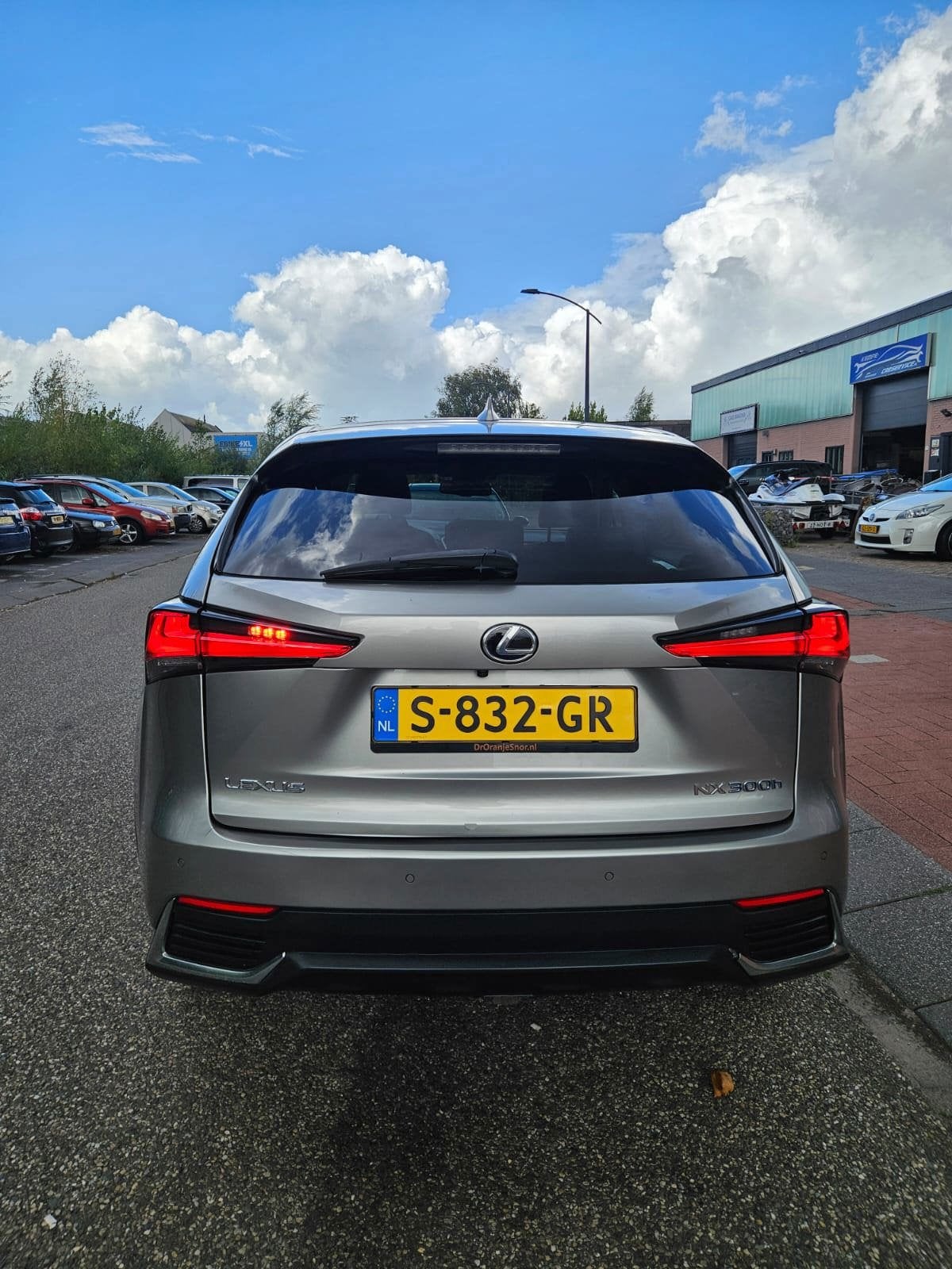 Lexus NX 300h AWD GARANTIE Pano Dak Vol optie, Auto's, Automaat, Dealer onderhouden, Gebruikt, Euro 6