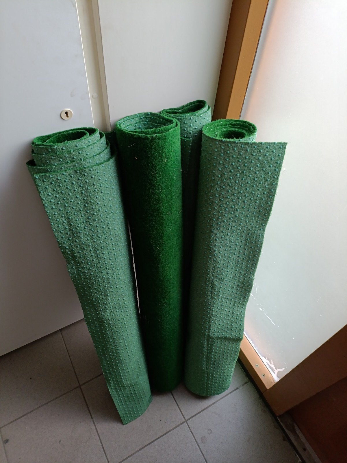 4 rollen kunstgras 2m x1m p/st, Ophalen, Kunstgras, Gebruikt, Kunstgras park 1