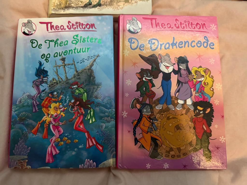 Thea Stilton Boeken: De Drakencode & De Thea Sisters, Boeken, Ophalen of Verzenden, Zo goed als nieuw