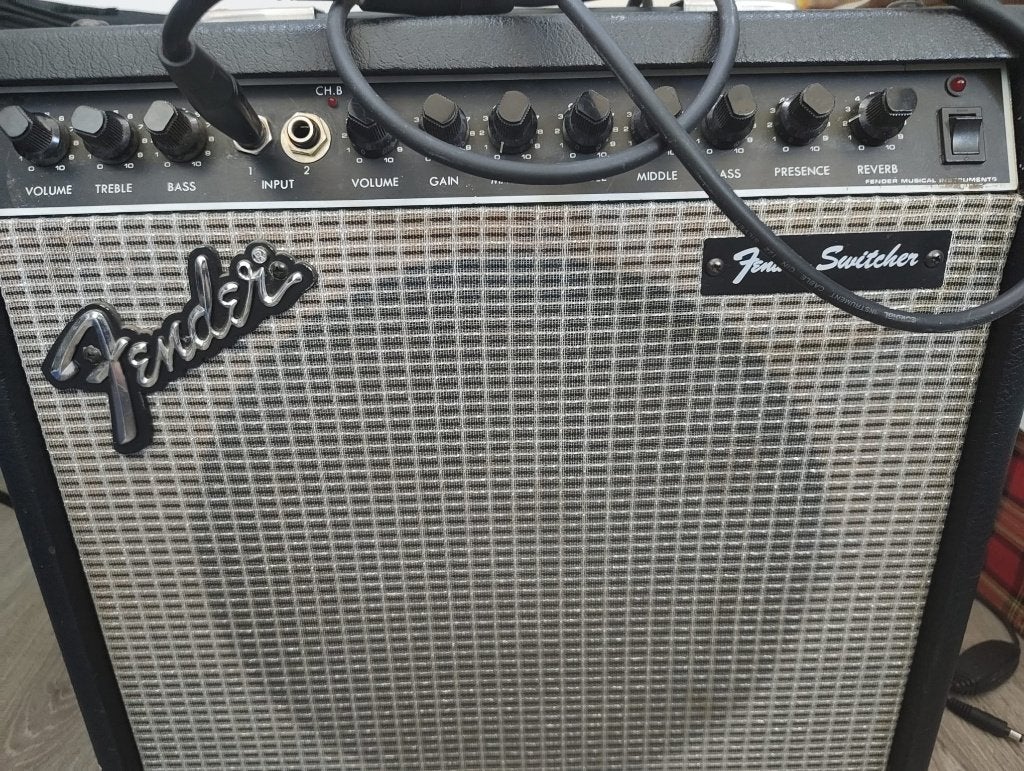 Fender Switcher 80W gitaar versterker / boss me20, Ophalen, Gebruikt, Gitaar, 50 tot 100 watt