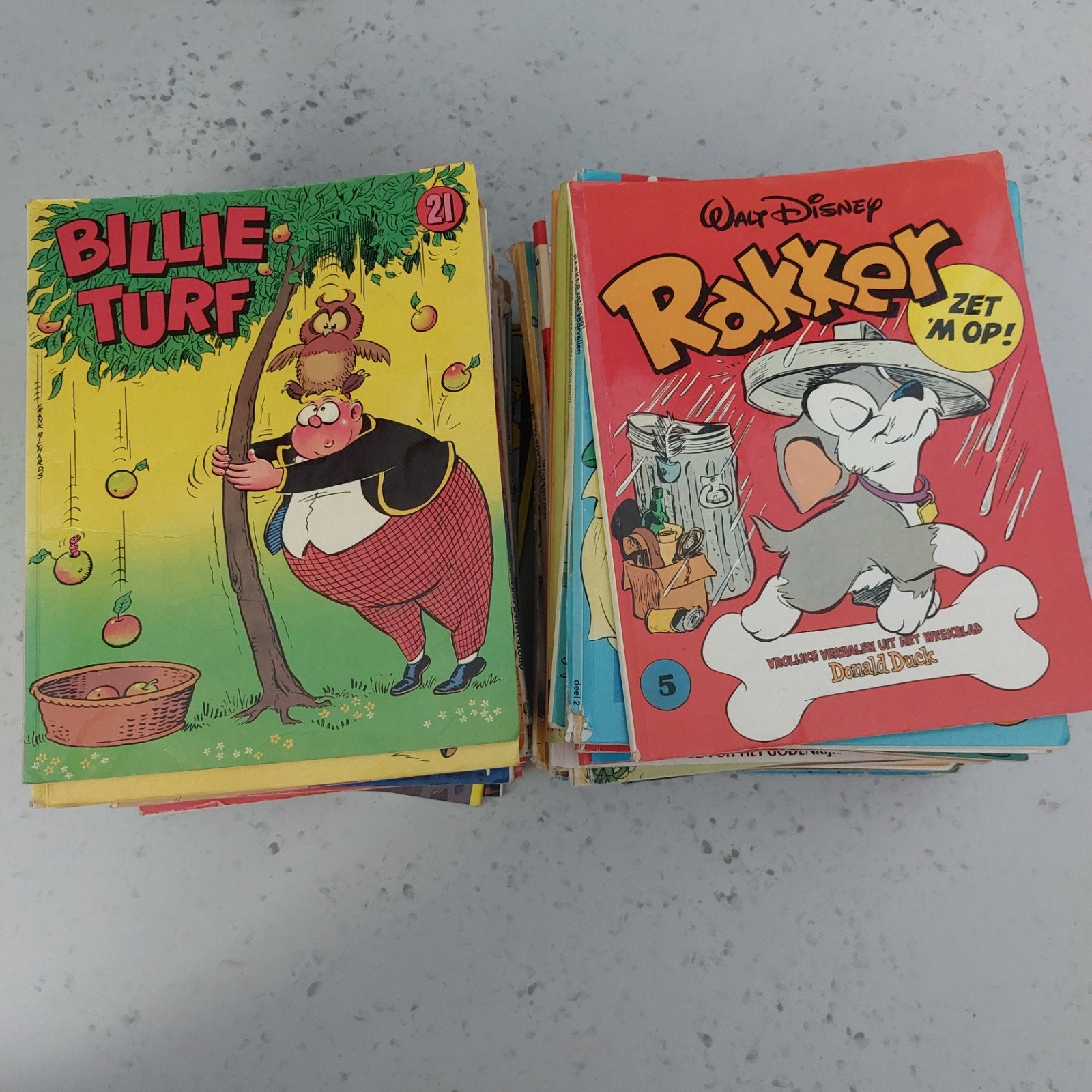 Grote doos stripboeken (52 stuks) - Asterix, Lucky Luke, Dis, Meerdere stripboeken, Ophalen of Verzenden, Gelezen