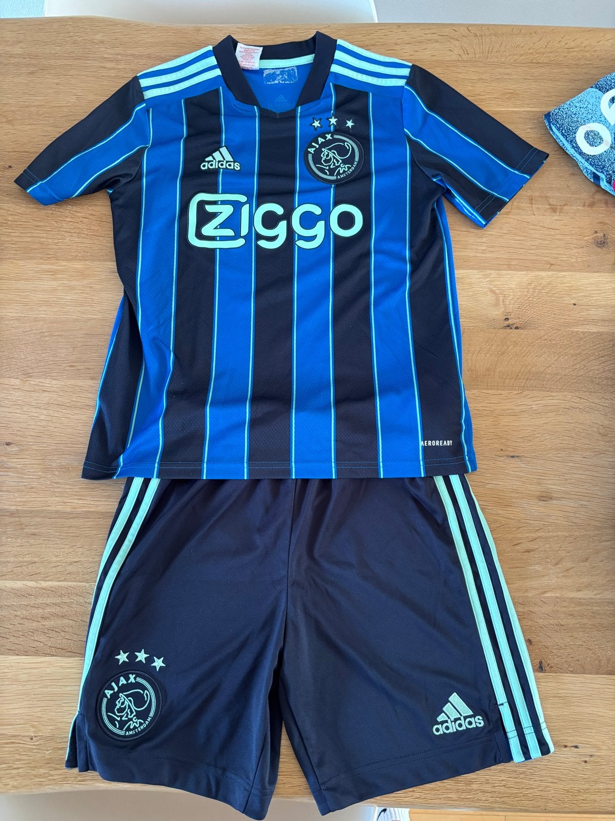 Ajax Uit tenue 2022/2023 - Maat 164 (13-14 jaar), Ophalen of Verzenden, Zo goed als nieuw, Jongen of Meisje, Setje