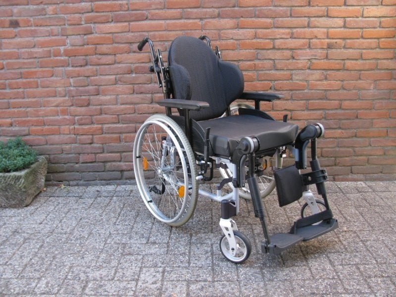 Invacare Action 5 rolstoel 43cm voorgevormd super zitkussen, Ophalen, Inklapbaar, Zo goed als nieuw, Duwrolstoel