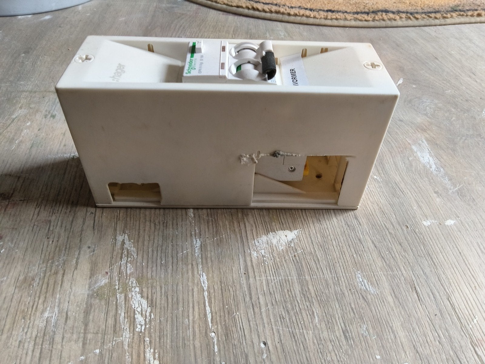 Schneider elektric idpn N vigi aardlekautomaat, Ophalen