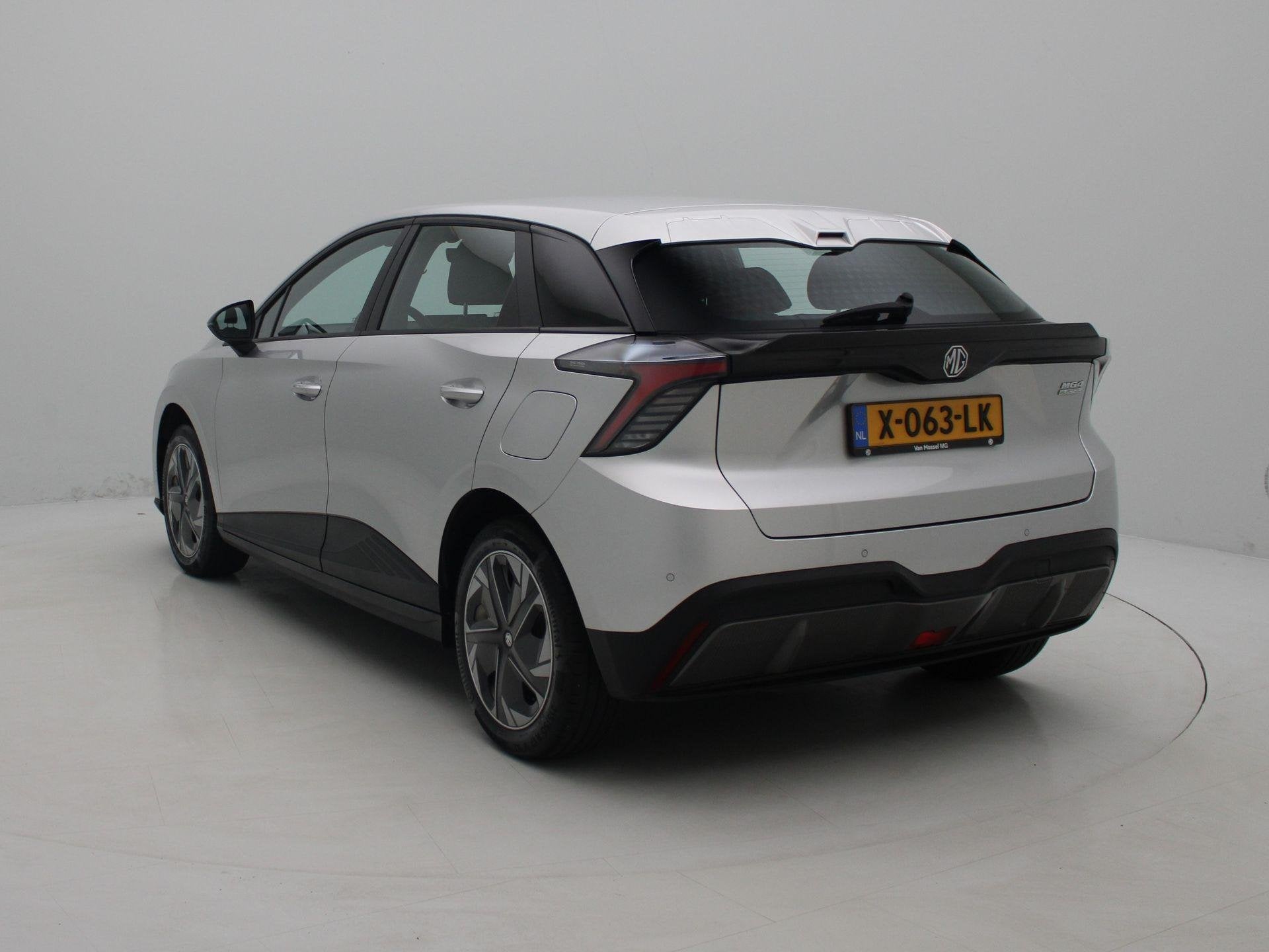 MG MG4 Electric Standard 51 kWh | Apple carplay | LED Verlic, Auto's, Automaat, 12 maanden, Parkeersensor, Zilver of Grijs