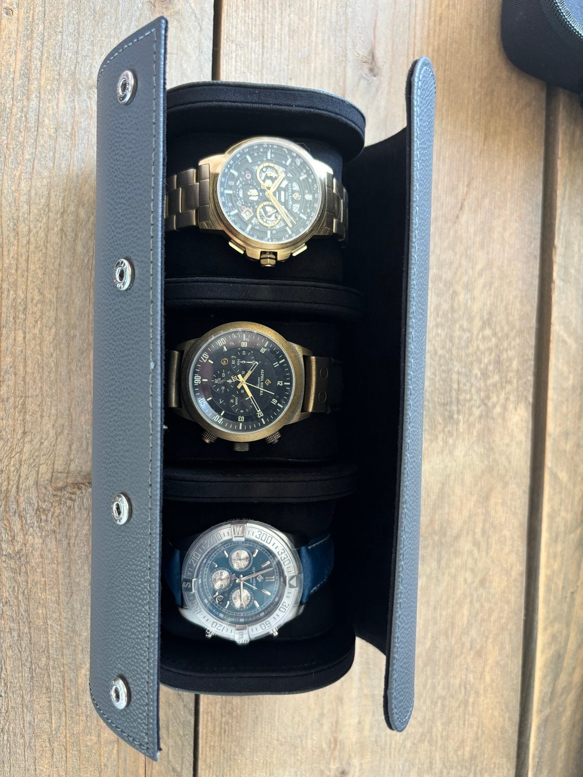 Alpha Sierra Horloges Set- 3 Stuks met Opbergcase twv. €1280, Overige merken, Leer, Staal, Polshorloge