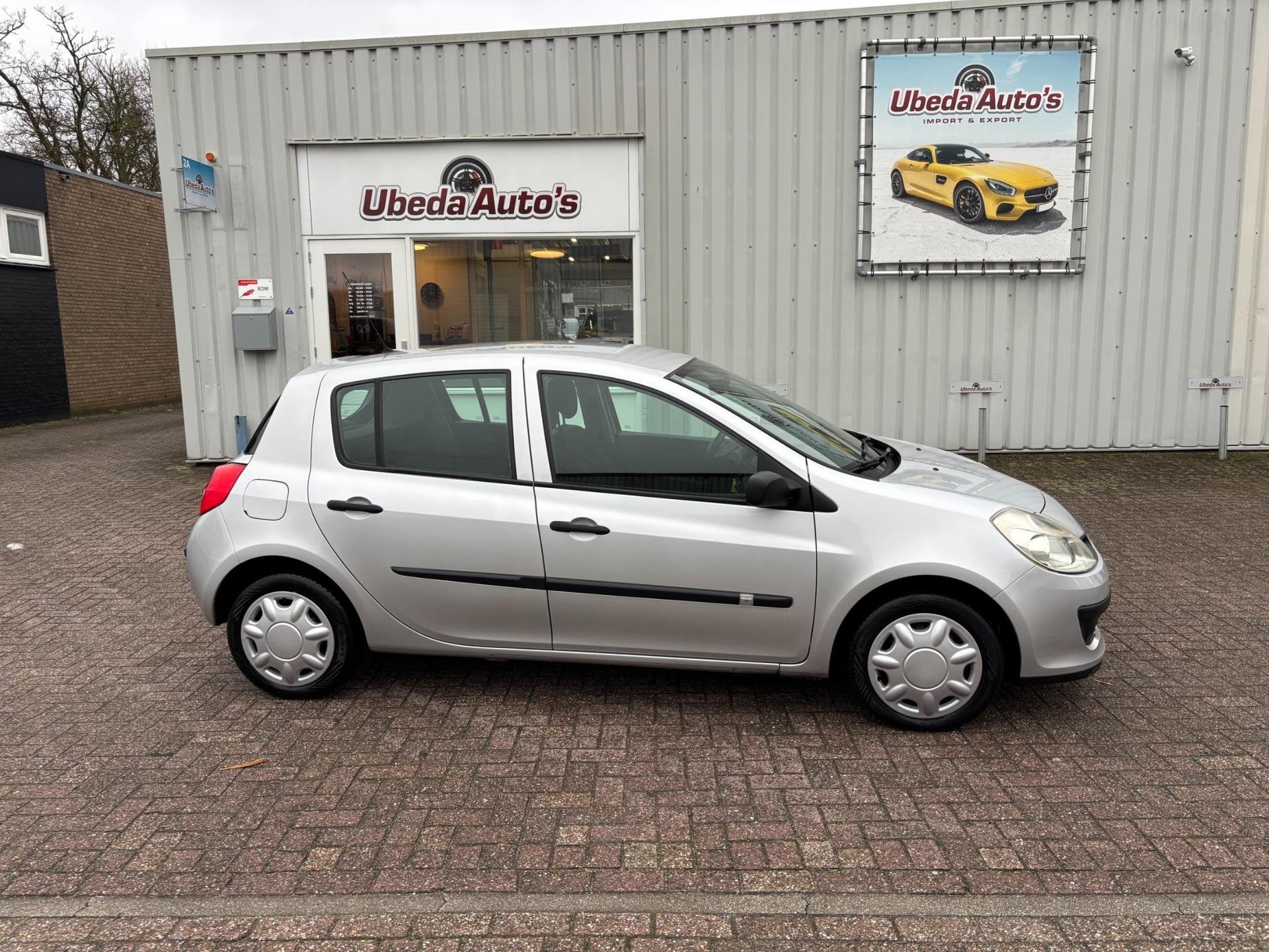 Renault Clio 1.2-16V Expression NL AUTO KM 187971 AIRCO 5 DE, Voorwielaandrijving, Zwart, 4 cilinders, Origineel Nederlands