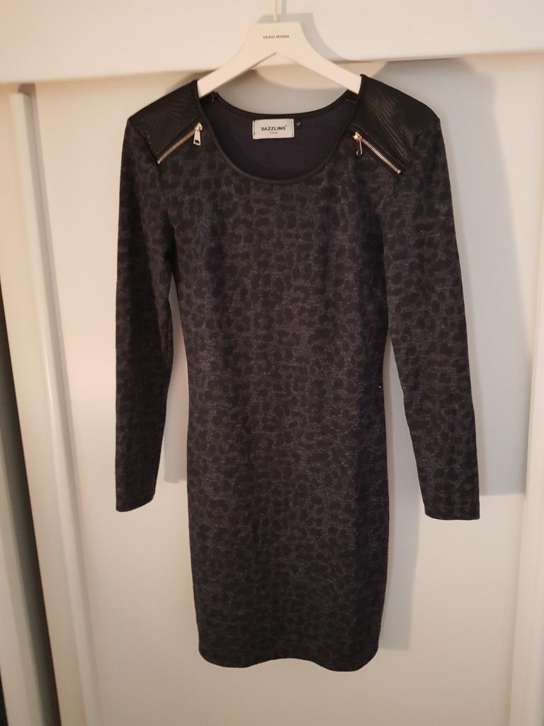 dazzling super mooie jurk mt s, Kleding | Dames, Ophalen of Verzenden, Nieuw, Maat 38/40 (M), Onder de knie