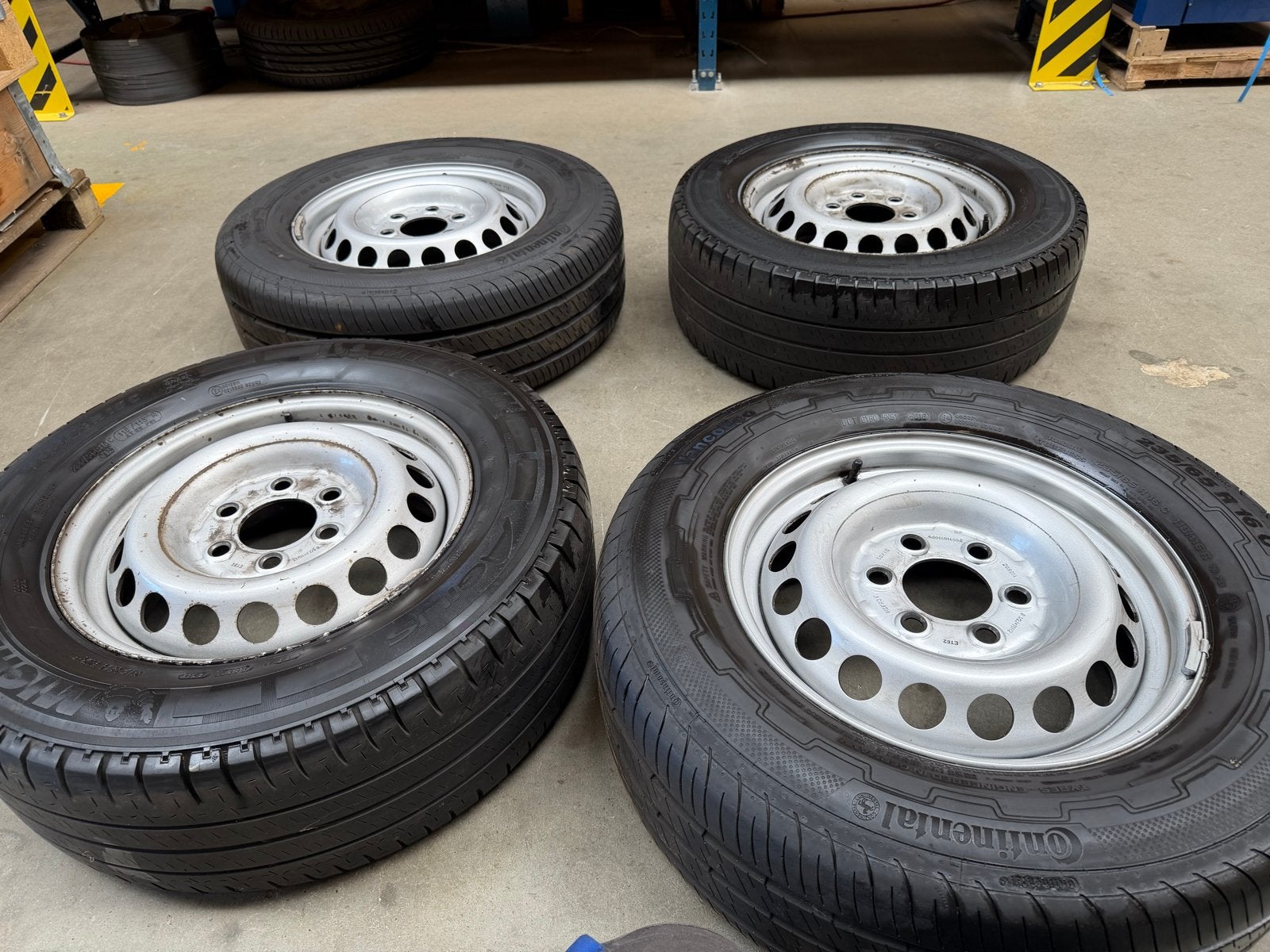 (3)Set van 4 Continental en Michelin banden met velgen, Ophalen of Verzenden, Gebruikt