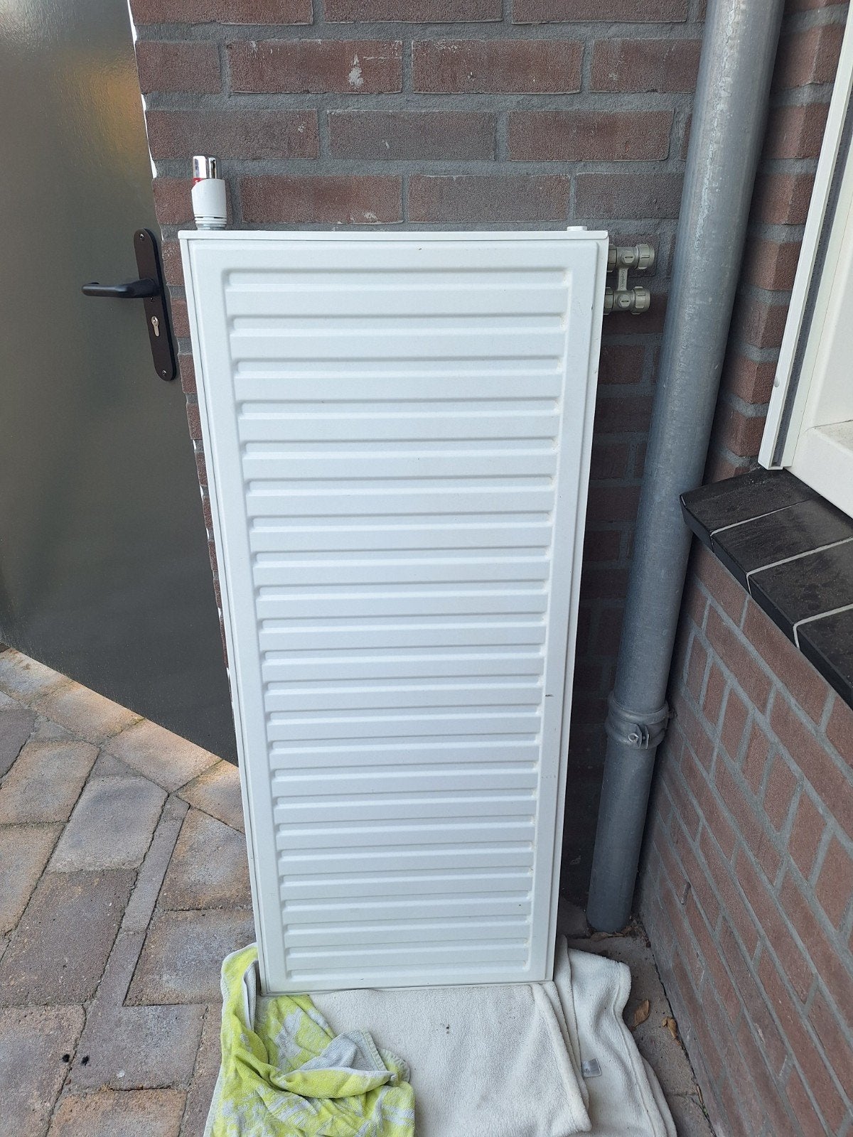 Radiator 120x50x10 cm met ophangbeugels en voetventiel, Ophalen