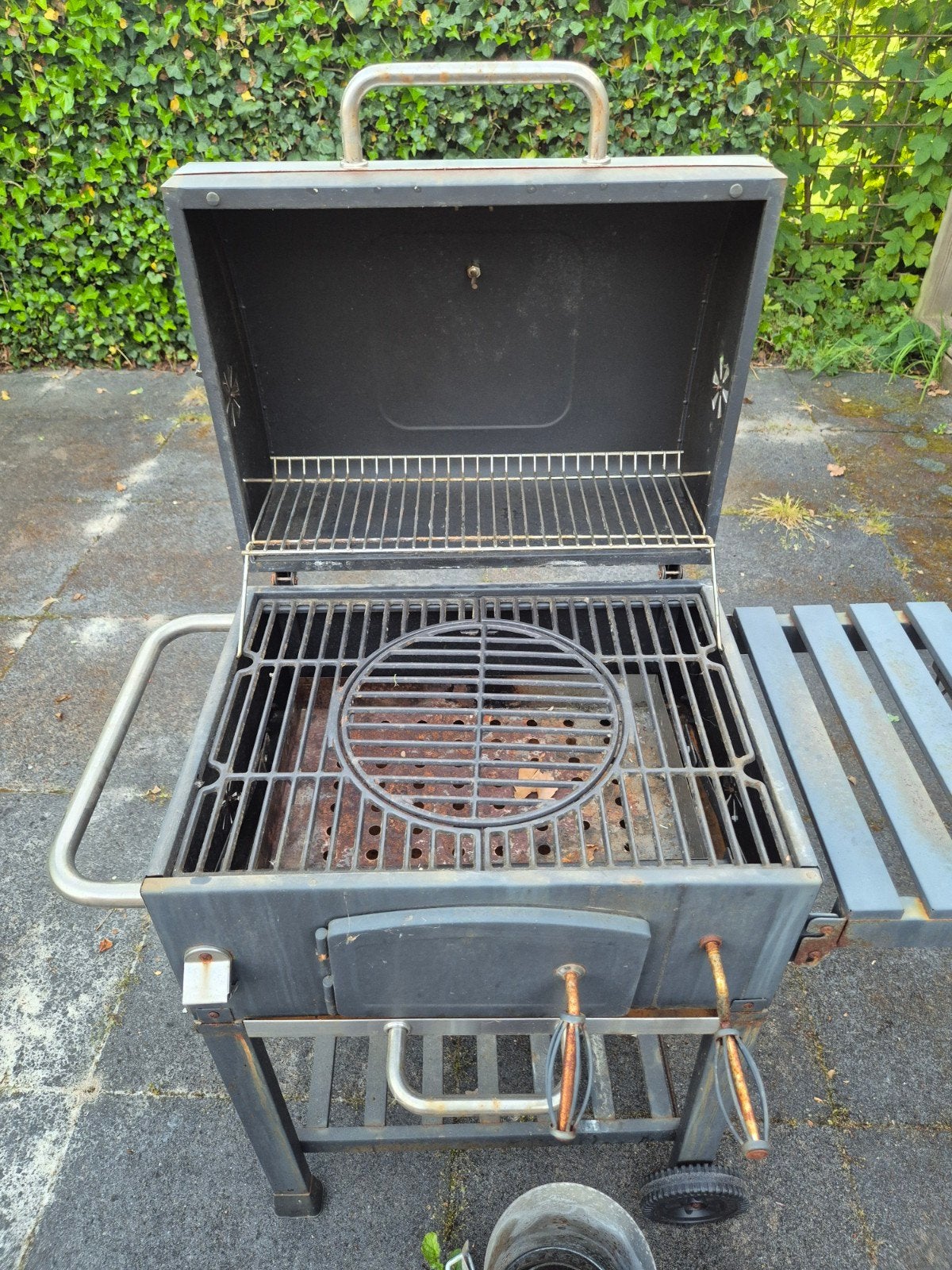 Jamestown BBQ Houtskoolbarbecue + koolen, briquet en starter, Ophalen of Verzenden, Gebruikt, Jamestown Koolen