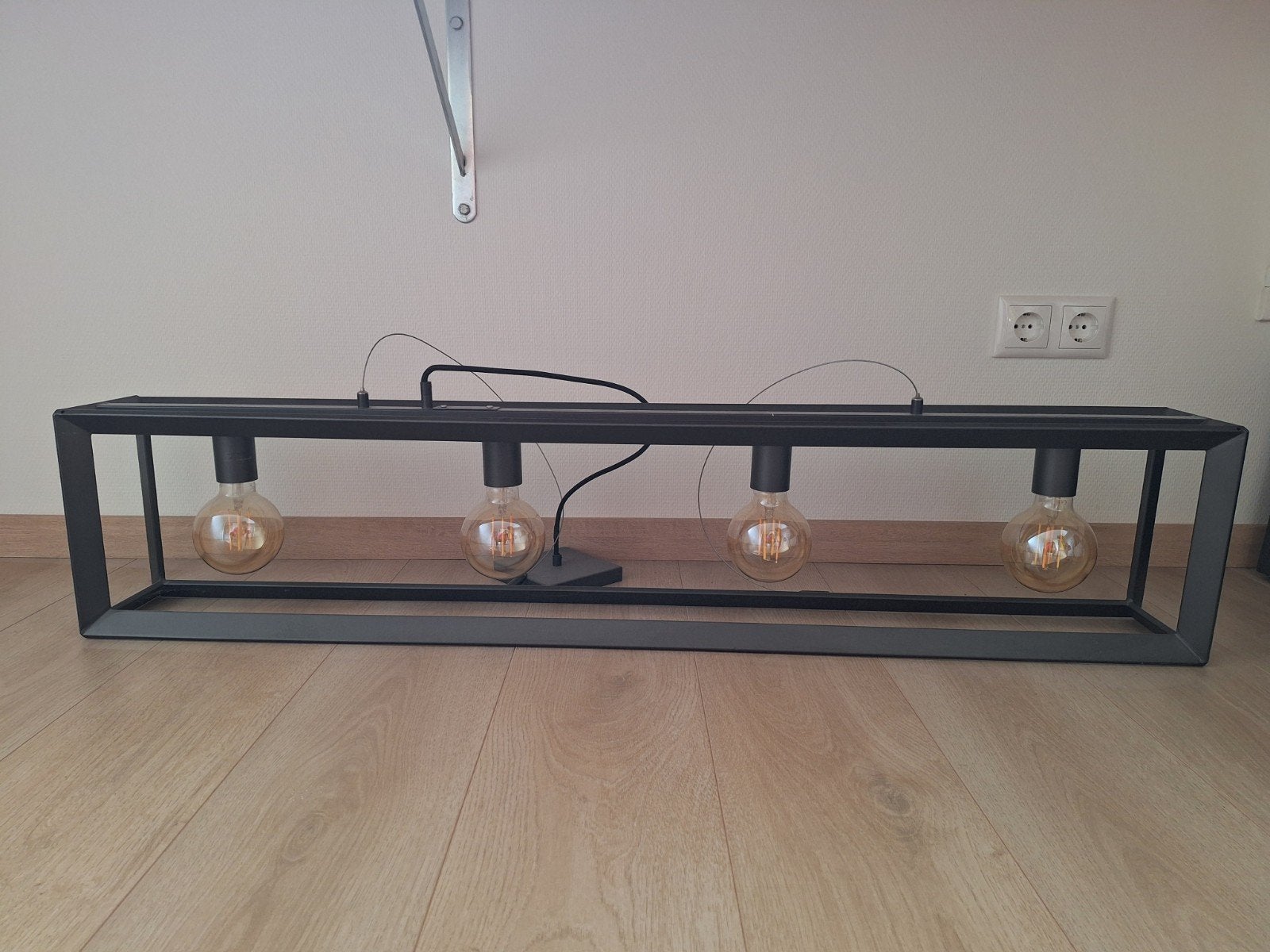 Industriële hanglamp met 4 Edison gloeilampen, Ophalen, E27 (groot), Zo goed als nieuw, Metaal