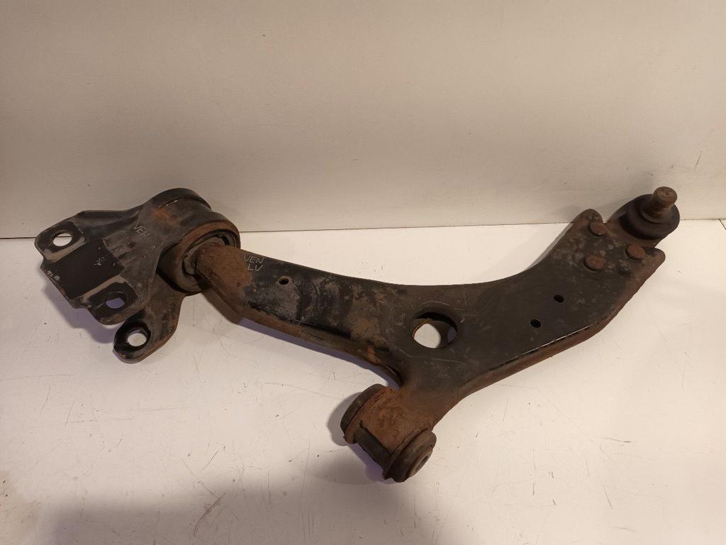 Draagarm links voor Ford Focus, Onderdelen@venauto.nl, Van der Ven Autorecycling B.V., Gebruikt, Ettenseweg 76, 4706 PB Roosendaal, The Netherlands