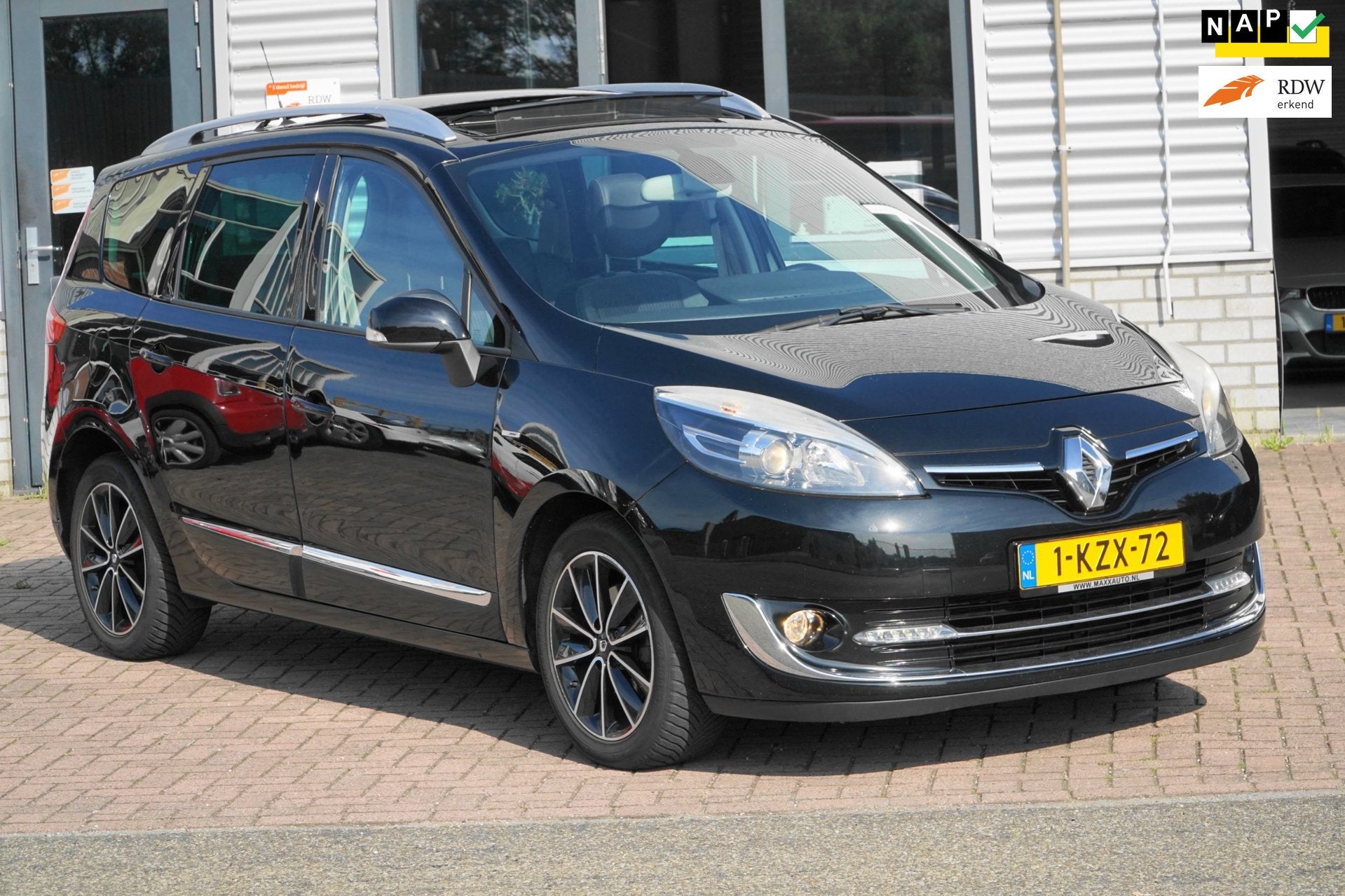 Renault Grand Scénic 1.2 TCe Bose 1STE EIG. PANO BOSE NAVI, Auto's, Renault, Voorwielaandrijving, Gebruikt, 4 cilinders, Zwart
