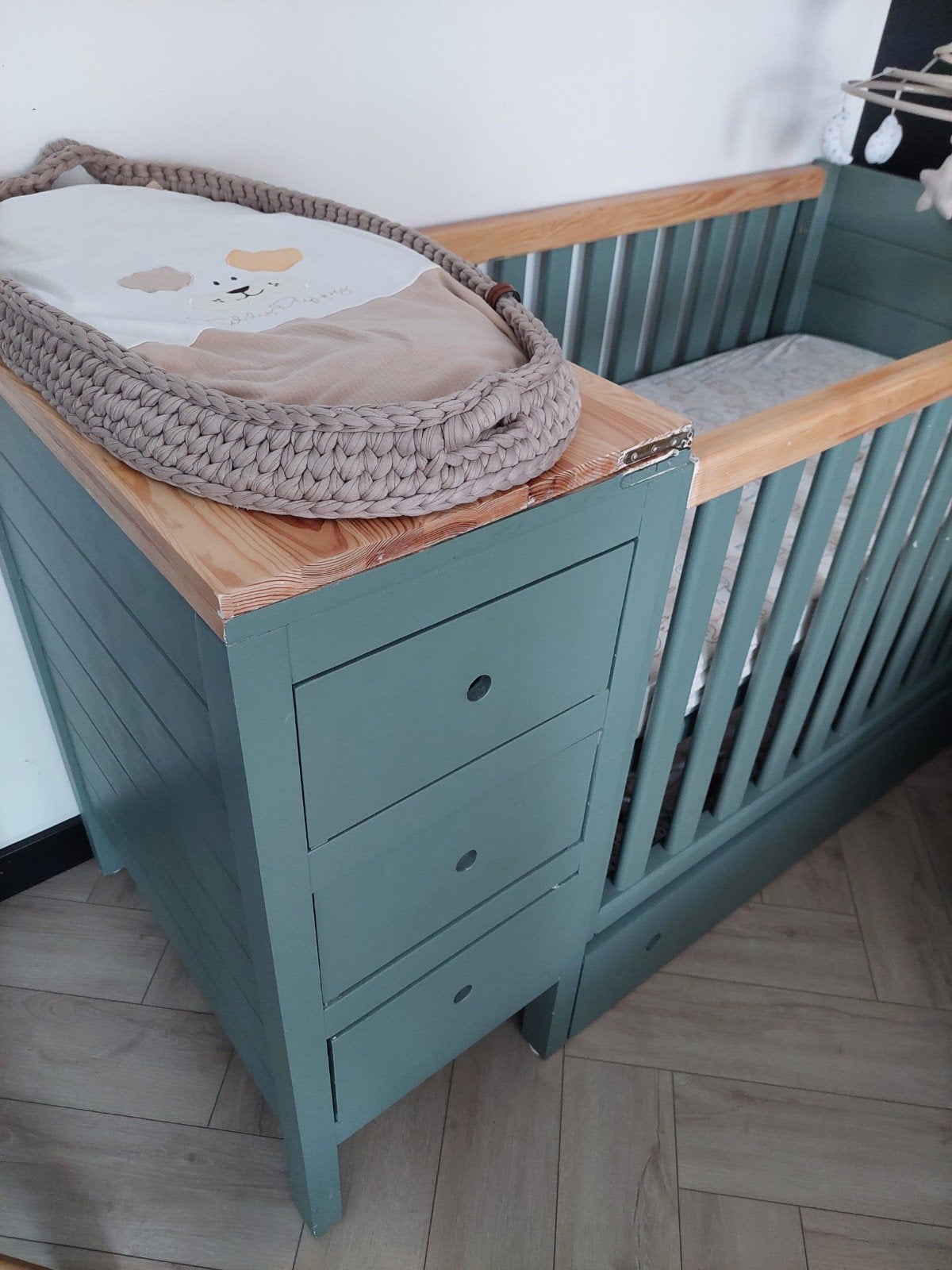 2 in 1 ledikant en commode + schommelstoel, Ophalen, Gebruikt, Jongetje of Meisje