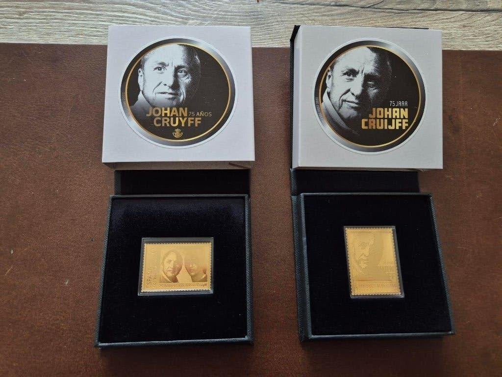 Set 2x Gouden 24 karaats postzegels Johan Cruijff 75e, Postzegels en Munten, Ophalen of Verzenden, Na 1940, Postfris