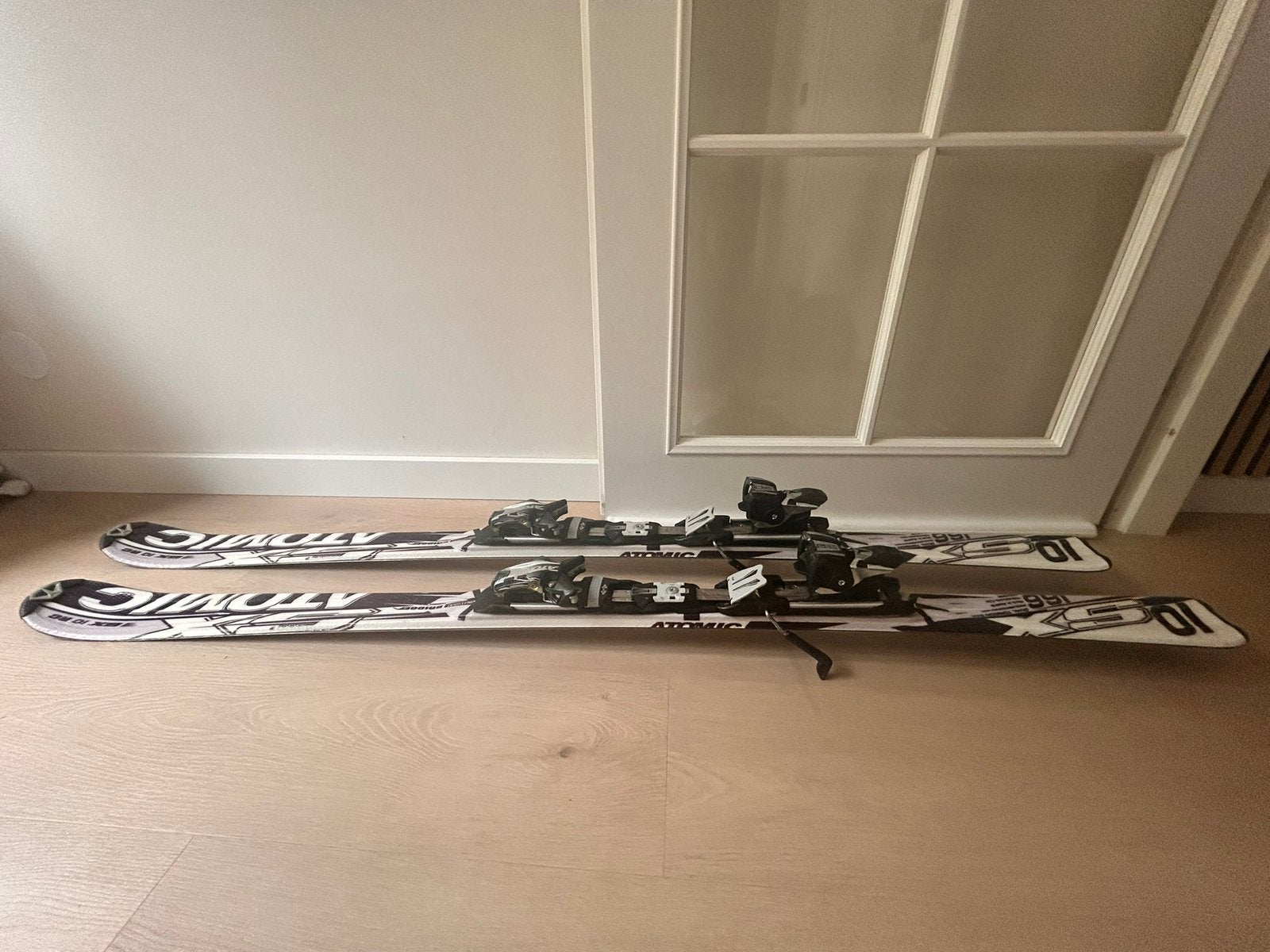 ski's atomic supercross SX 166 zwart grijs wit, Ophalen, 160 tot 180 cm, Gebruikt, Atomic