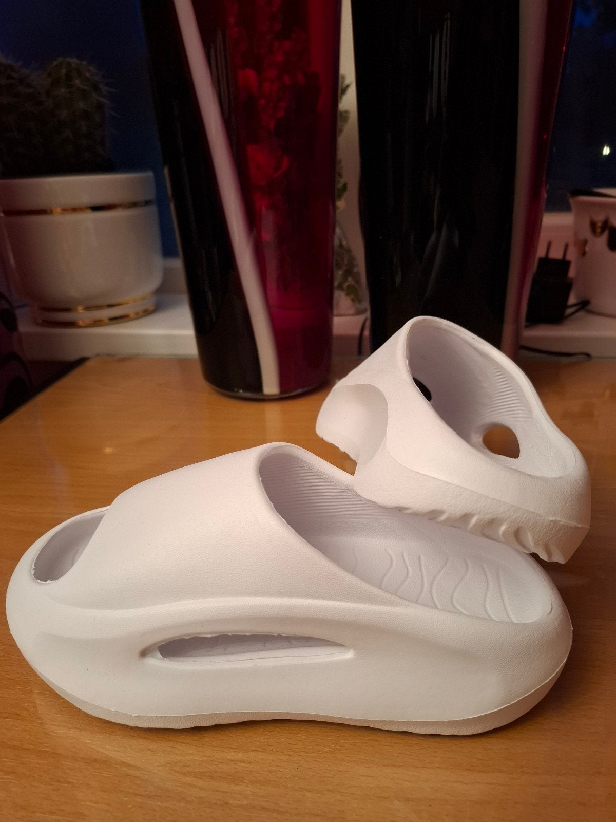 Splinternieuwe witte slippers maat 34-35, Ophalen of Verzenden