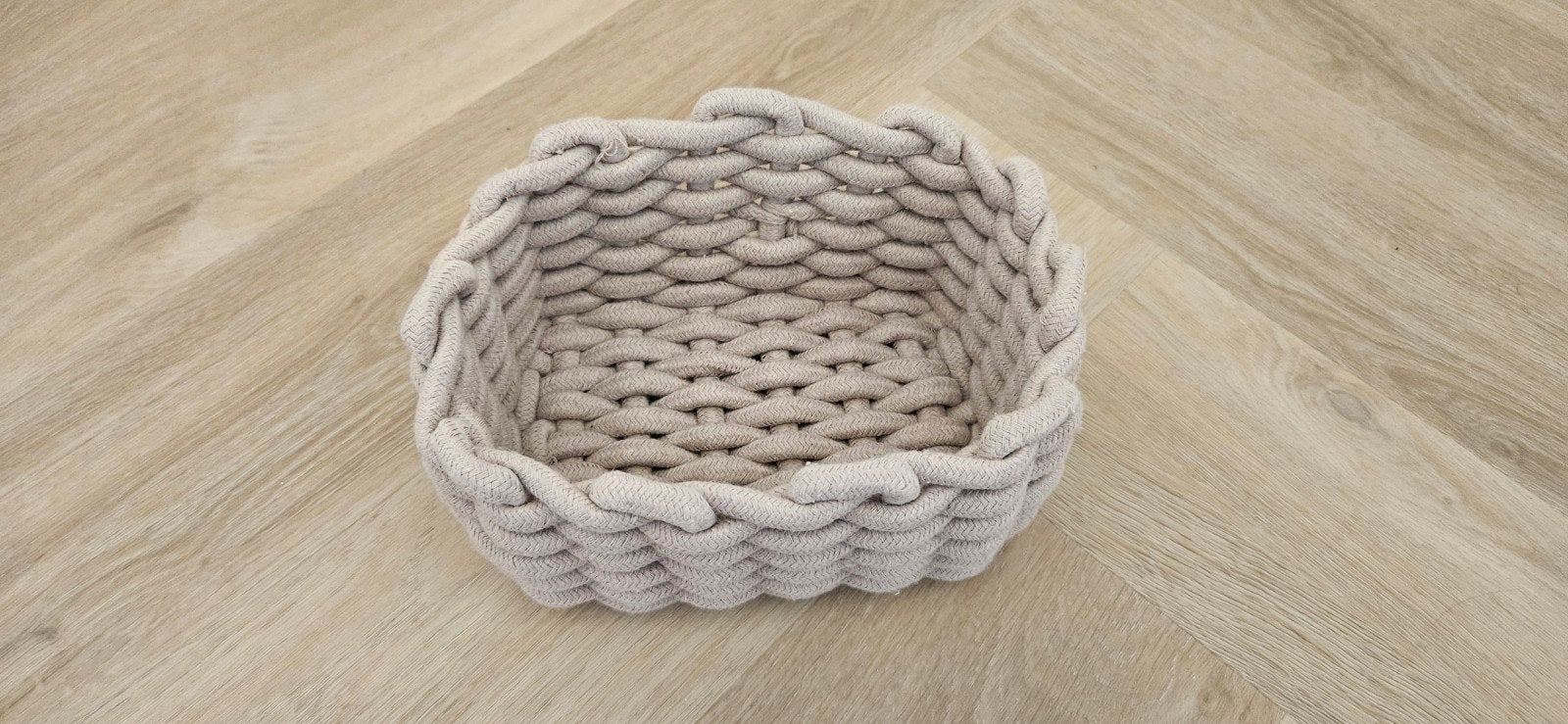 Mandje, Huis en Inrichting, Woonaccessoires | Schalen en Manden, Gevlochten, Mand, Ophalen of Verzenden, Zo goed als nieuw