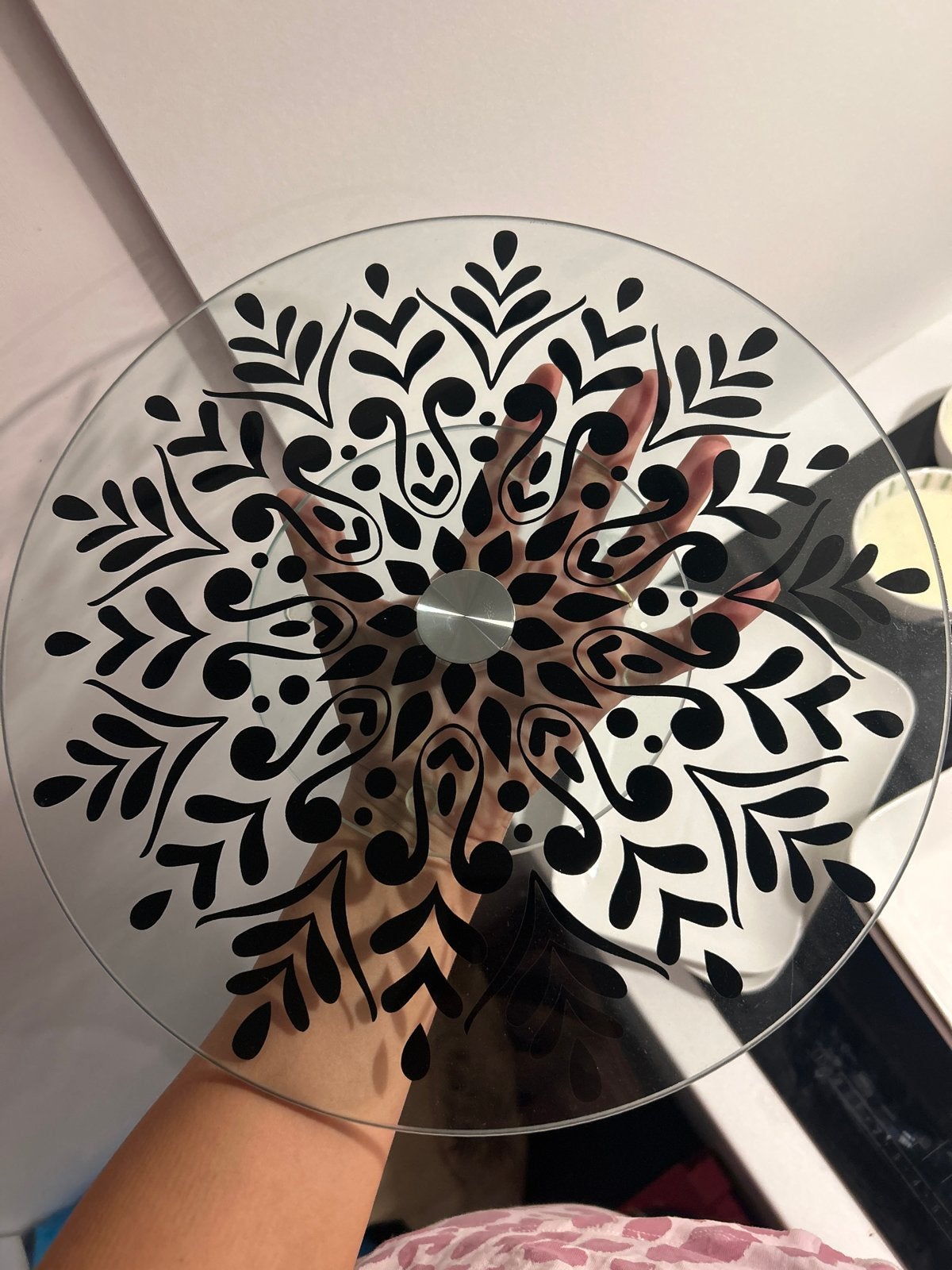 Glazen standaard met zwart decoratief patroon, Ophalen, Zo goed als nieuw, Meerkleurig, Glas