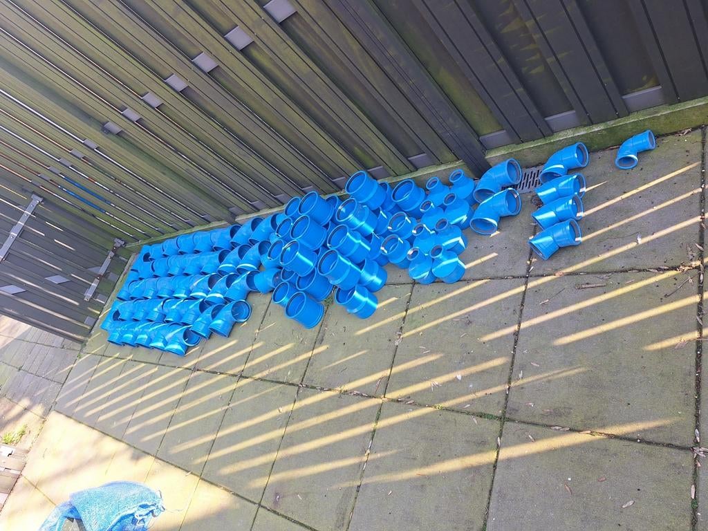 Partij blauwe pvc hulpstukken., Doe-het-zelf en Verbouw, Buizen en Afvoer, Ophalen, Bochten, Pvc, Minder dan 2 meter