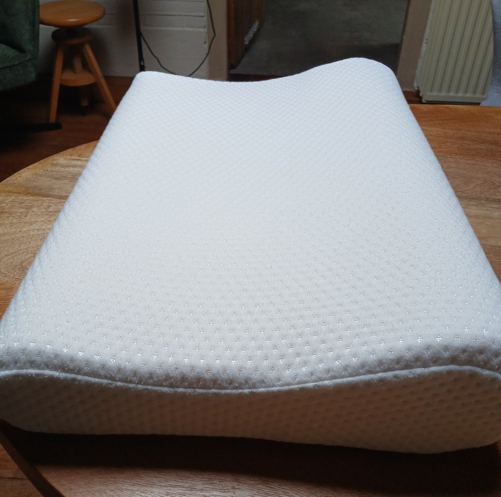 Ergonomisch traagschuim kussen - Zo goed als nieuw, Schuim, Eenpersoons, Wit, Ophalen of Verzenden