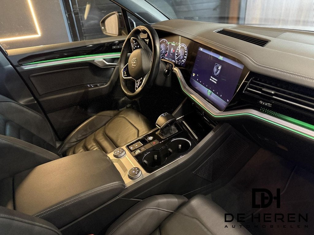 Volkswagen Touareg 3.0 TSi 4MOTION R PANO 360 462pk BTW, Auto's, Automaat, Gebruikt, 2995 cc, 462 pk