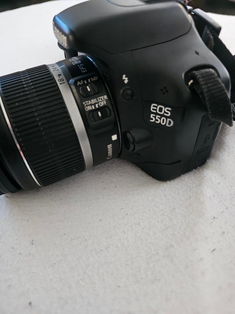 Canon EOS 550D Spiegelreflexcamera met EF-S 18-55mm lens, Gebruikt, Spiegelreflex, Canon, Ophalen of Verzenden