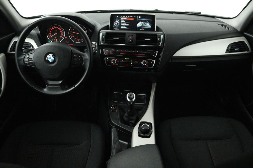 BMW 1-serie 116i Sport (MULTIMEDIA, LM VELGEN, STUURBEDIENIN, 1-Serie, Zwart, Start-stop-systeem, 3 cilinders