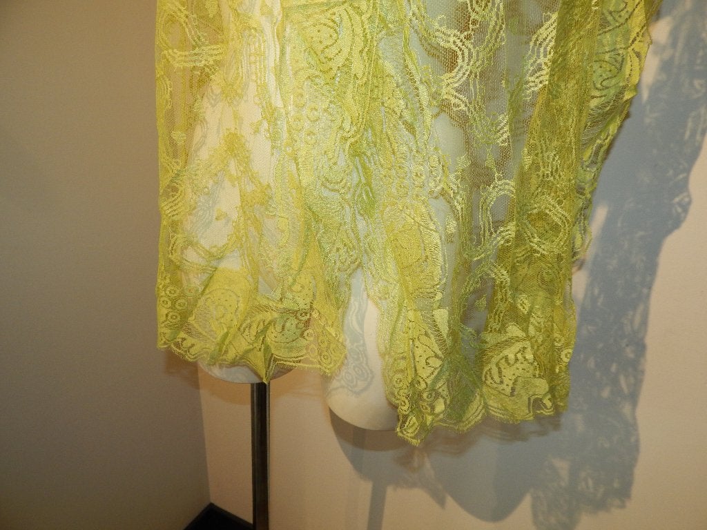 Bazaar Christian Lacoix lime voile shawl kant look chique, Kleding | Dames, Maat 38/40 (M), Verzenden, Zo goed als nieuw, Sjaal