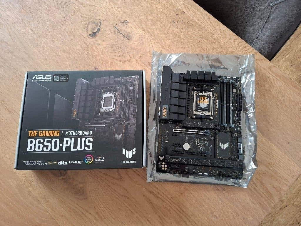 Asus TUF Gaming B650-Plus, Computers en Software, Ophalen, Zo goed als nieuw, ATX, DDR5