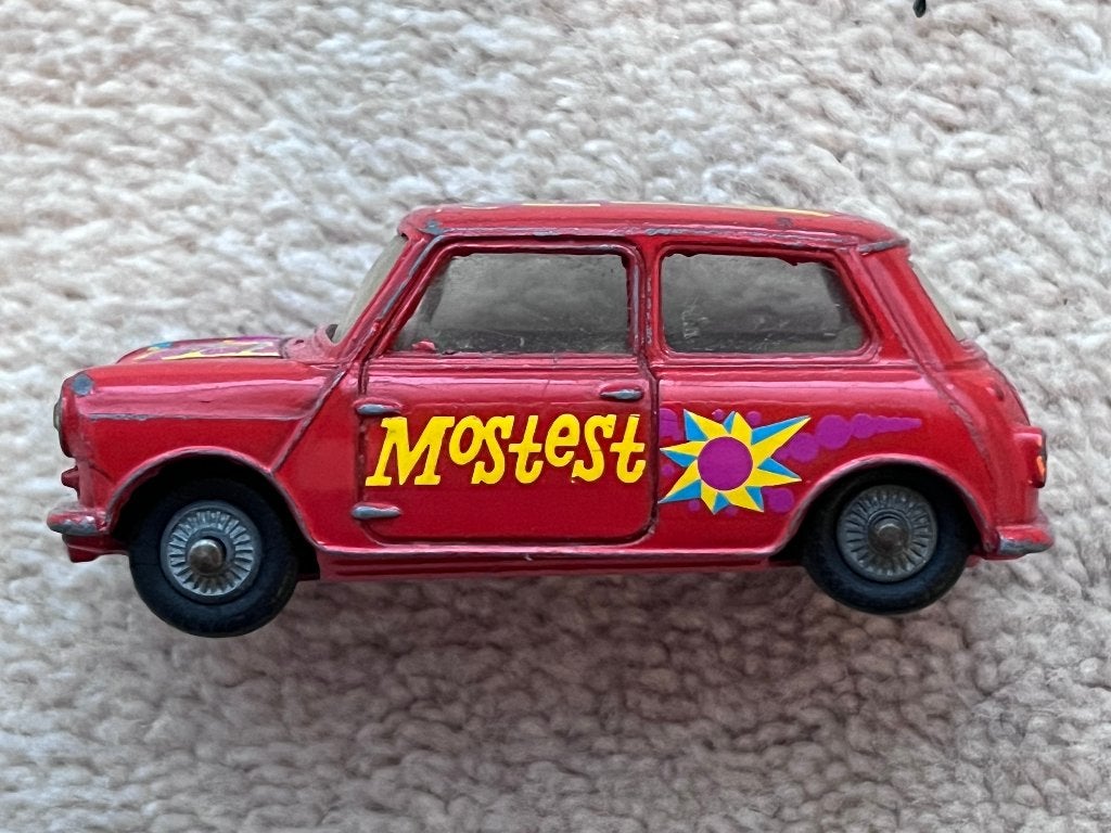 Corgi Toys - 349 Morris Mini Minor 'pop art' edition, Ophalen of Verzenden, Gebruikt, Auto, Corgi