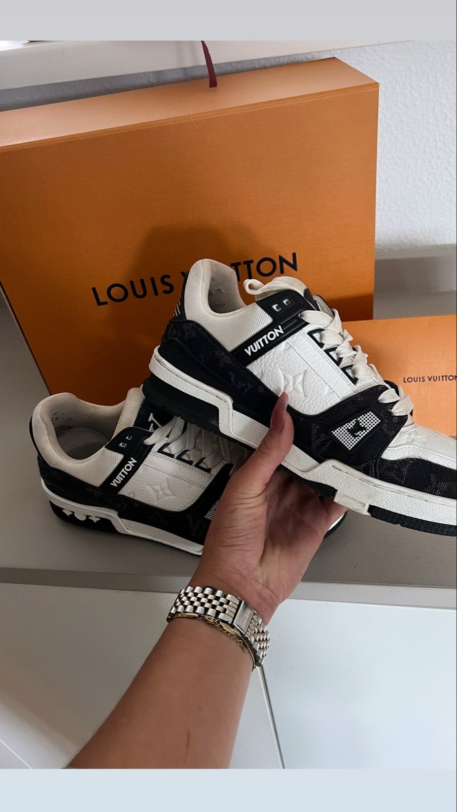 Louis Vuitton Schoenen Maat 39 - Inclusief Doos & Dustbag, Ophalen of Verzenden, Zo goed als nieuw, Zwart, Sneakers of Gympen