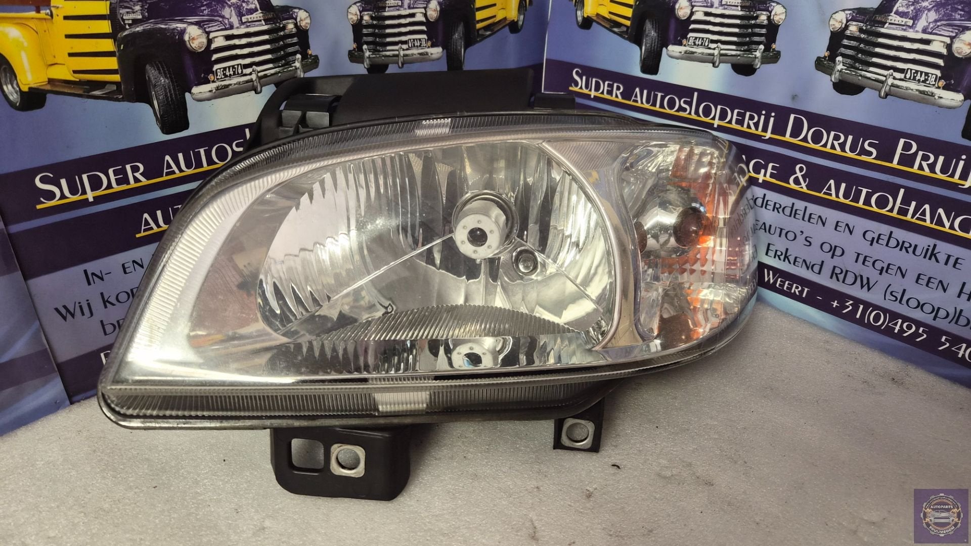 Seat Ibiza II (6K1) Koplamp links 6K1941031A, Gebruikt, Autovia A-2, Km 585 585
08760  Martorell, ES, Ophalen of Verzenden, SEAT S.A.