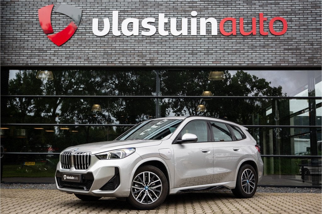 BMW X1 xDrive25e M-sport , Keyless entry, Carplay, Achteruit, Auto's, Gebruikt, Zwart, Hybride Elektrisch/Benzine, 3 cilinders