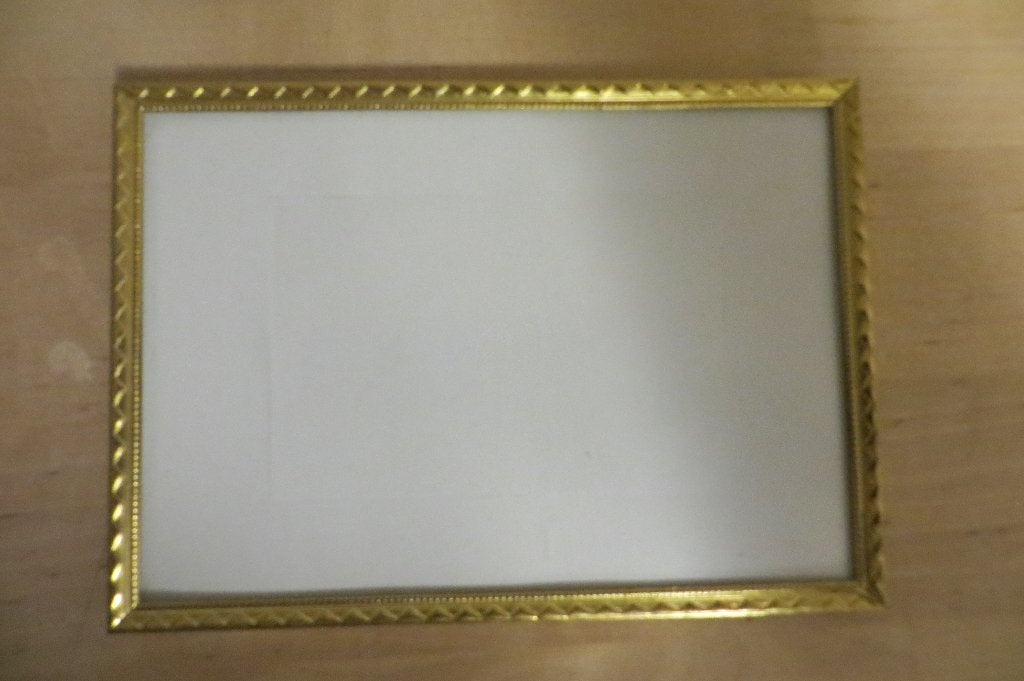 oud goudkleurig fotolijstje met een prachtig fijn frame., Antiek en Kunst, Antiek | Woonaccessoires, Ophalen of Verzenden