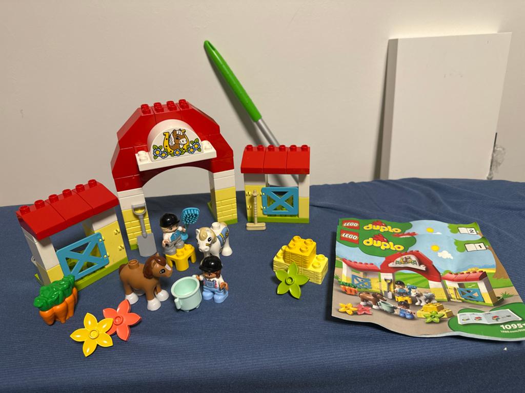 Duplo paardenstal en pony's verzorgen set 10951, Ophalen of Verzenden, Zo goed als nieuw, Compleet, Duplo