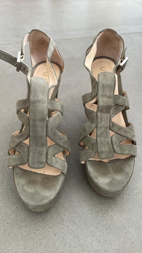 Stijlvolle suède sandalen met hak - Maat 40, Ophalen of Verzenden, Zo goed als nieuw, Overige kleuren, Sandalen of Muiltjes