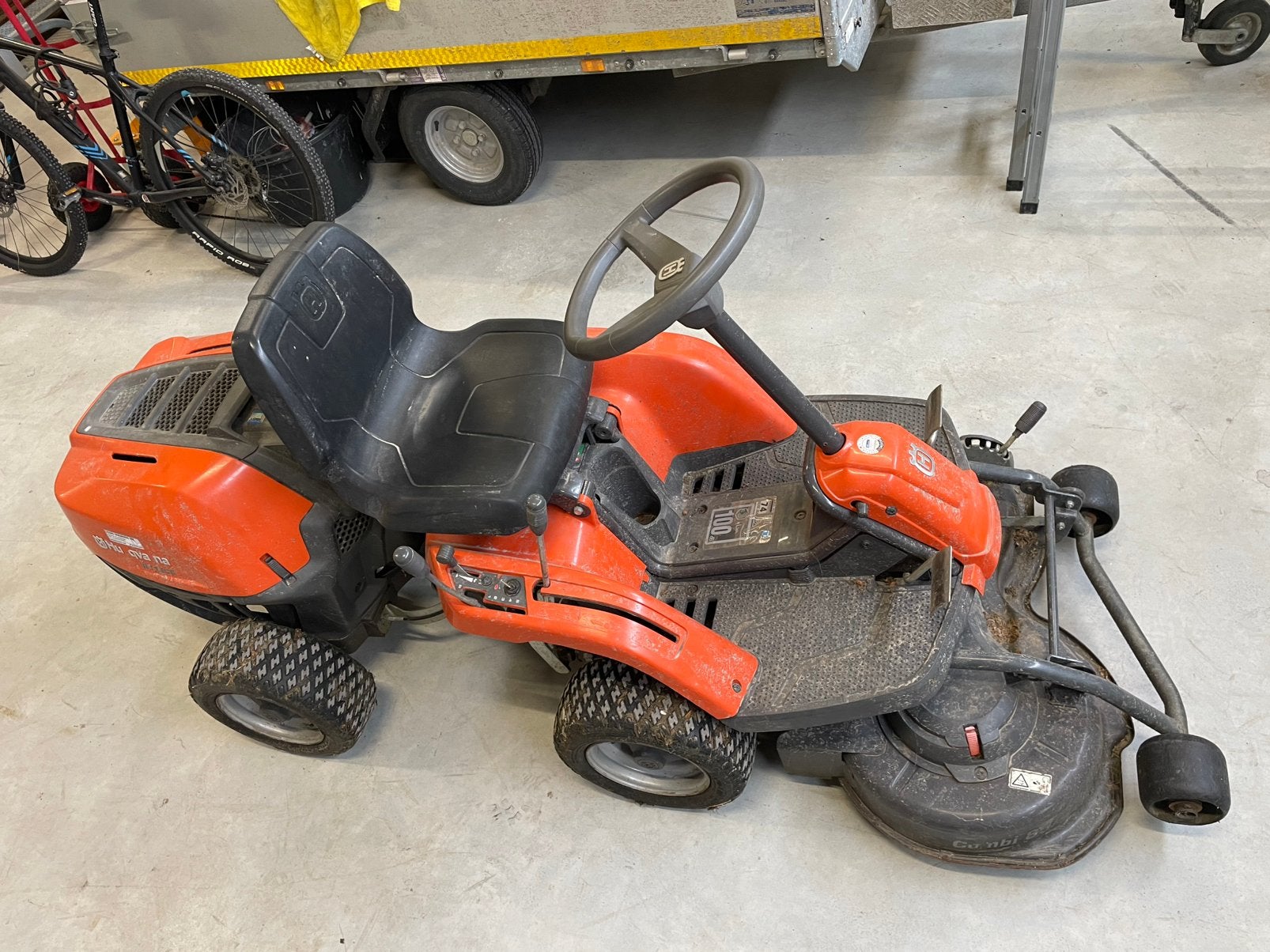 Husqvarna RC112C5 met 85 cm Combidek, Ophalen, Cirkelmaaier, Mulchfunctie, Zo goed als nieuw