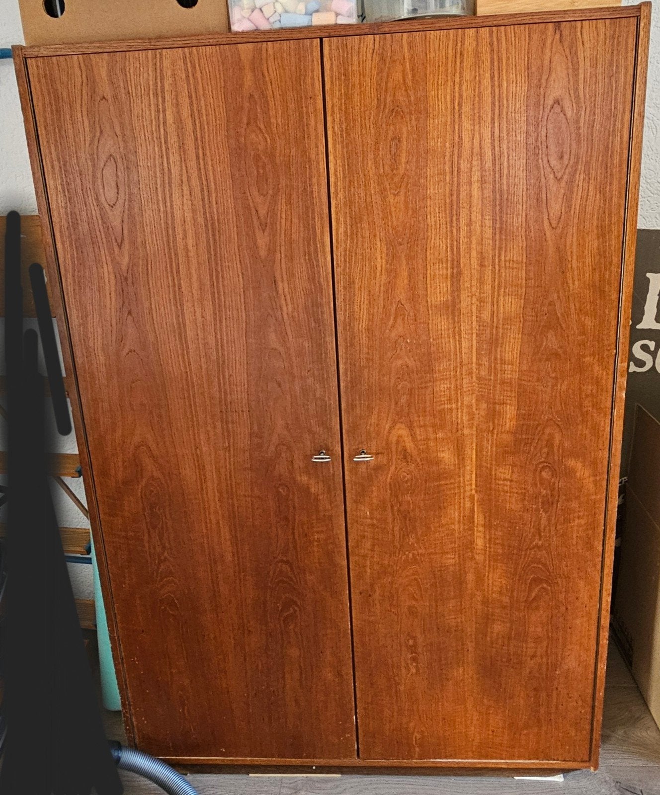 gratis retro vintage opbergkast/ Kledingkast, Huis en Inrichting, Ophalen, Gebruikt, 50 tot 75 cm, 100 tot 150 cm