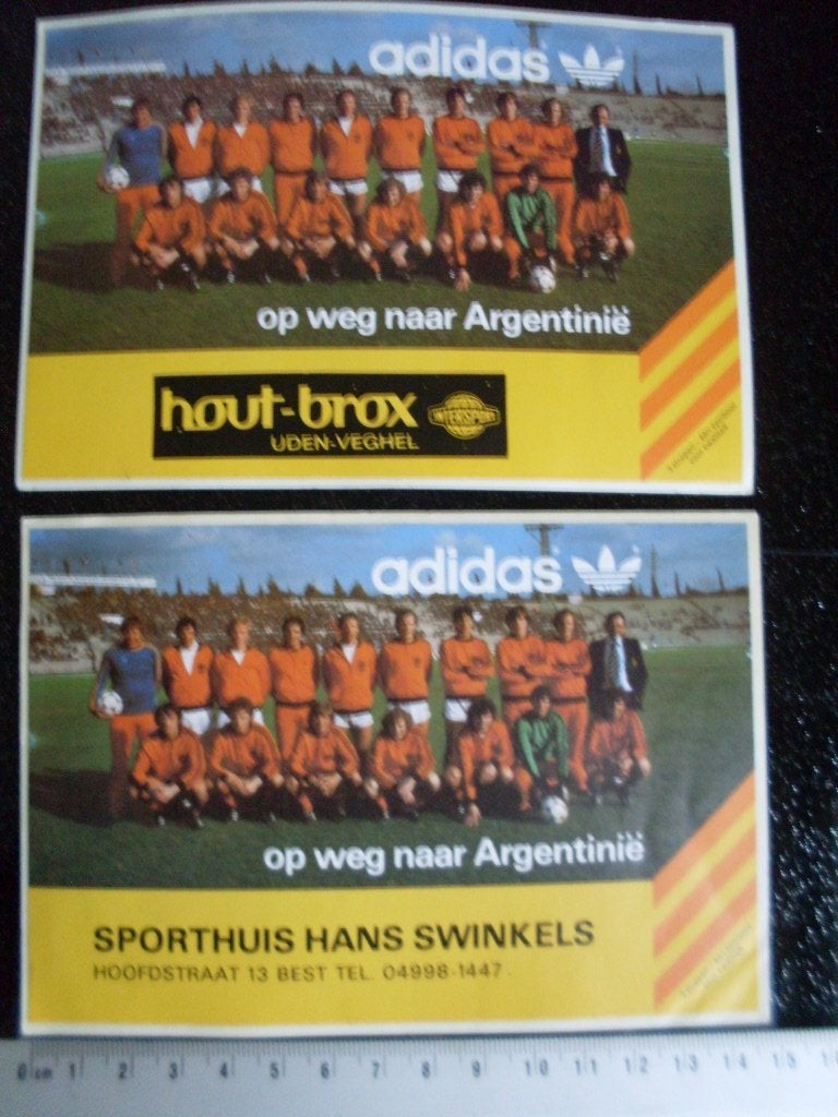 2x sticker adidas logo op weg naar argentinie wk voetbal, Verzenden, Zo goed als nieuw, Merk