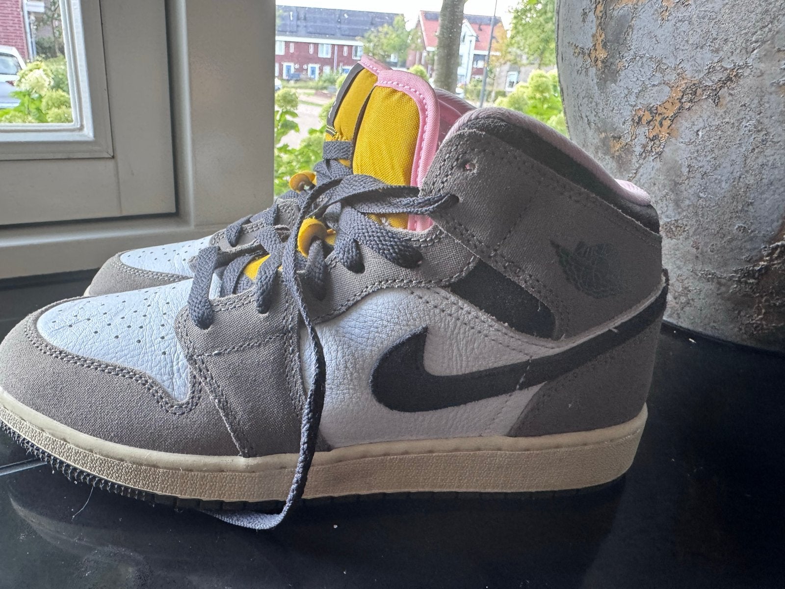Nieuwe 38.5  Air Jordan 1 Mid SE "Cave Stone" maat 38.5, Kinderen en Baby's, Schoenen, Nieuw, Ophalen of Verzenden, Jongen