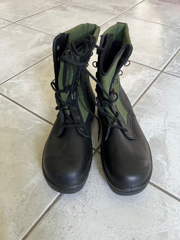 Nieuw paar legerlaarzen maat 280B. 44, Verzenden, Nieuw, Schoenen