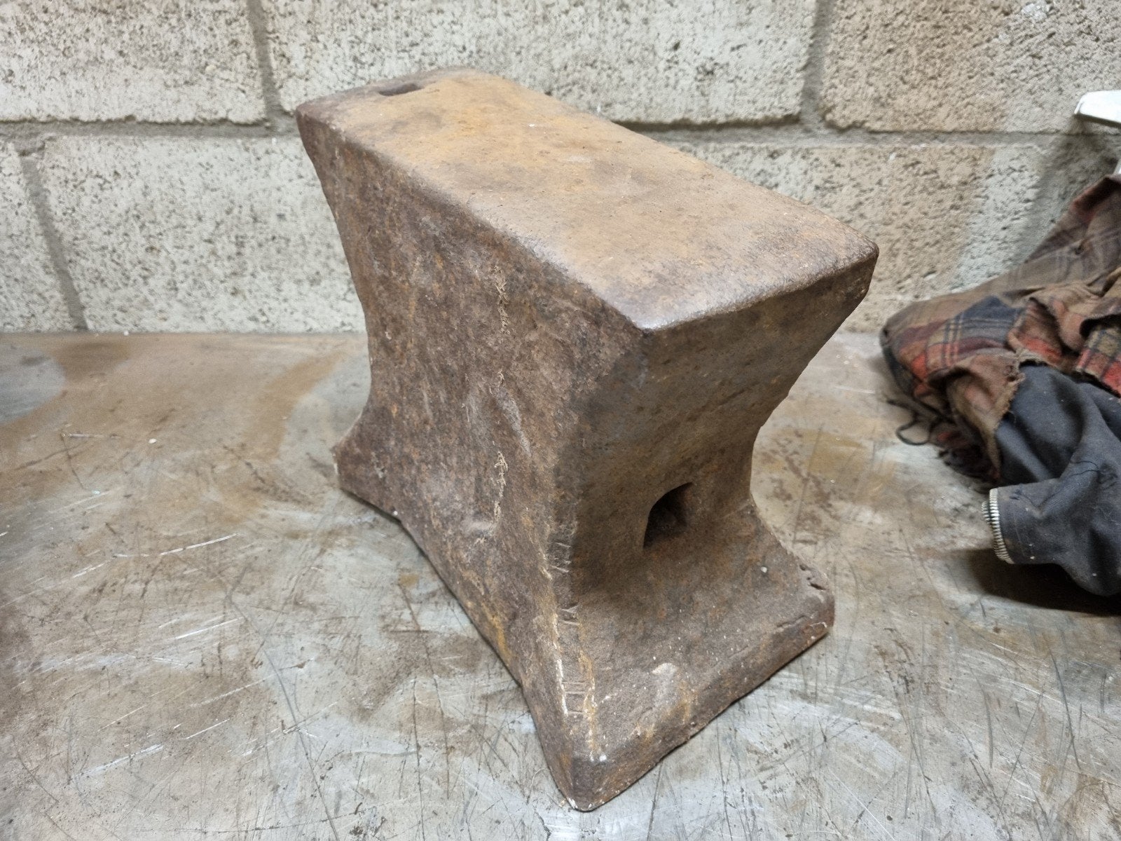 Foto 5 van Kerkraam aambeeld 75 kg, smeden smederij smidse werkplaats