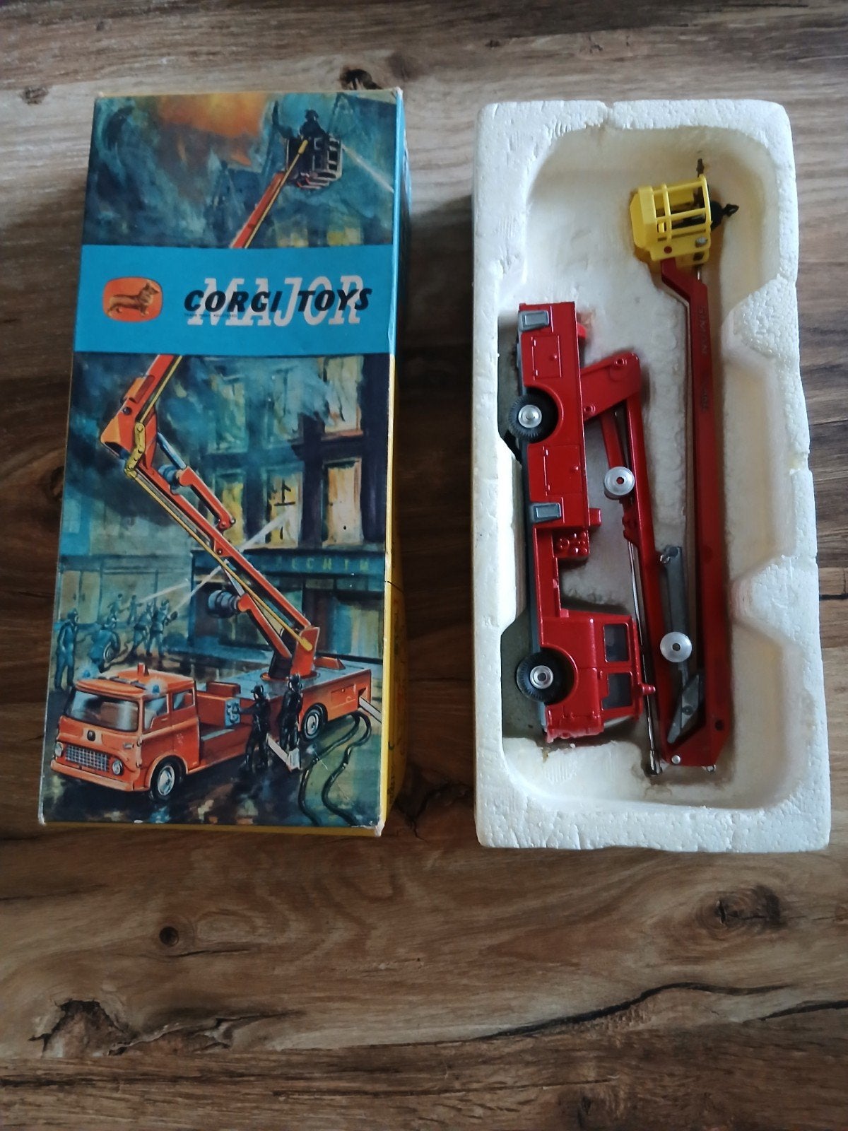 Corgi simon Snorkel fire engine in nieuwstaat, Ophalen, Zo goed als nieuw, Auto, Corgi